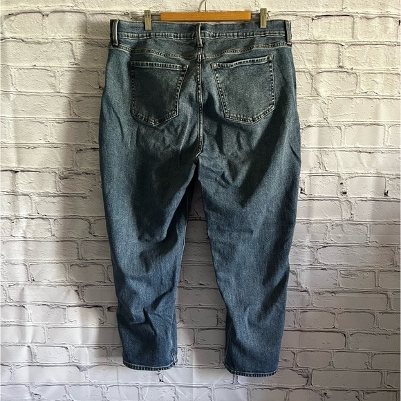 Old Navy Curvy High-Waisted Jeans - Picture 8 of 8